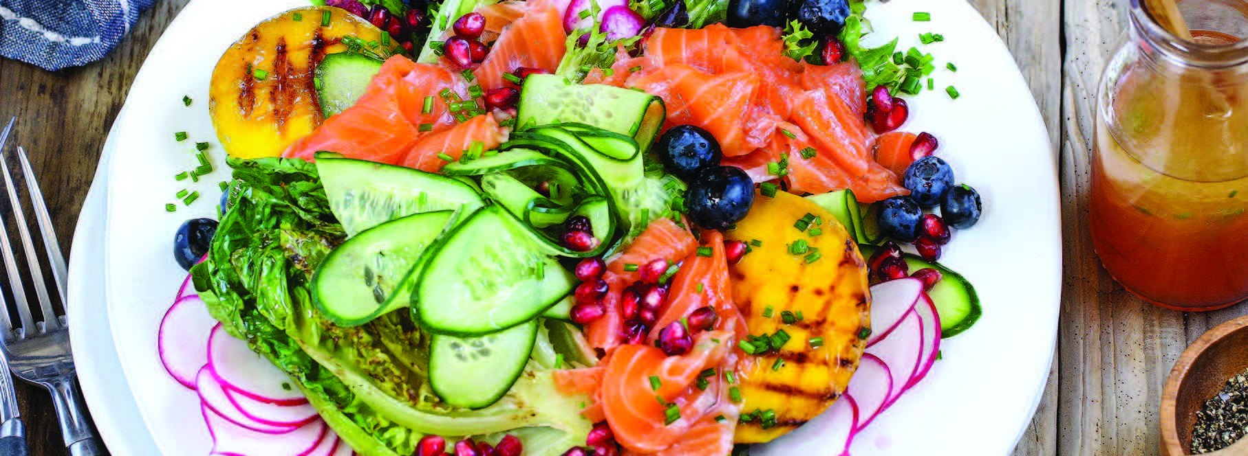 Regal King Salmon Grilled Mango Salad with Sweet &amp; Sour Citrus Dressin
&ndash; Thammachart Seafood